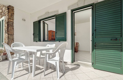Limpiddu Apartment | Apartment 'Limpiddu 2' with Mountain View, Shared Garden and Wi-Fi
