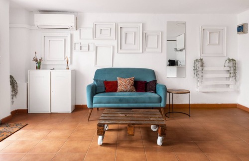 Catarroja Apartment | Apartment 'Loft Con Terraza' with Private Terrace, Wi-Fi and Air Conditioning