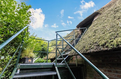 Dorpling Apartment | Apartment 'My Little Rose Cottage' with Private Terrace, Private Garden and Wi-Fi