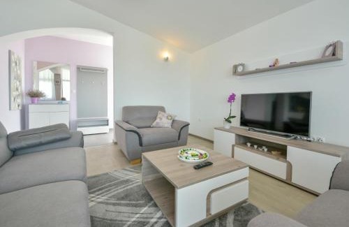 Krusevo Apartment | Apartment Nina by Interhome