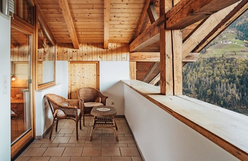 Rifiano Apartment | Apartment 'Oberegghof Hahnenkamm' with Mountain View and Wi-Fi