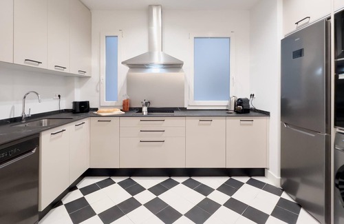 Castellana Apartment | Apartment + Office room in Salamanca - 2 bathrooms, Madrid