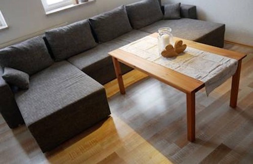 Hermannsdorf House | Apartment OG-1 - Ferienhaus Kaufmanns Cafe