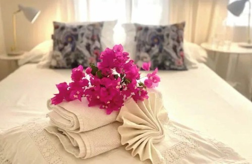 Beacon Hill Apartment | Apartment one minute walking to Simpson Bay Beach