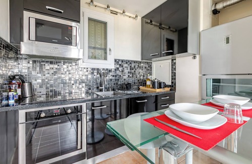 Noisy-le-Grand Apartment | Apartment overlooking the Eiffel Tower between Paris and Disneyland