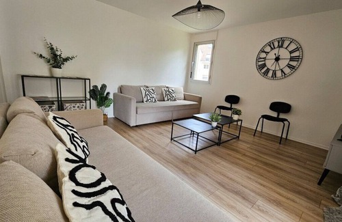 Bourroches Apartment | Apartment-Private Bathroom