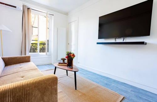 Le Pre-Saint-Gervais Apartment | Apartment-Private Bathroom