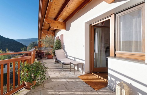 Kastelruth Apartment | Apartment 'Residence Skutial Santner Deluxe' with Mountain View, Balcony and Wi-Fi