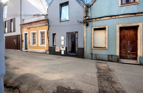 Aveiro Apartment | Apartment 'Ria' with Wi-Fi and Air Conditioning