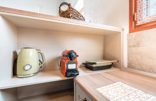 Fanai Apartment | Apartment 'Rodies House' with Mountain View, Wi-Fi and Air Conditioning