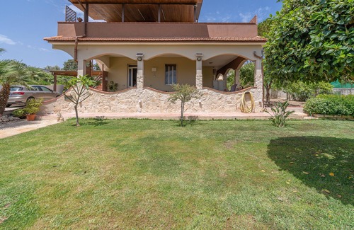 Gallina Apartment | Apartment 'Sabbiadoro Sul Mare' with Private Terrace, Wi-Fi and Air Conditioning