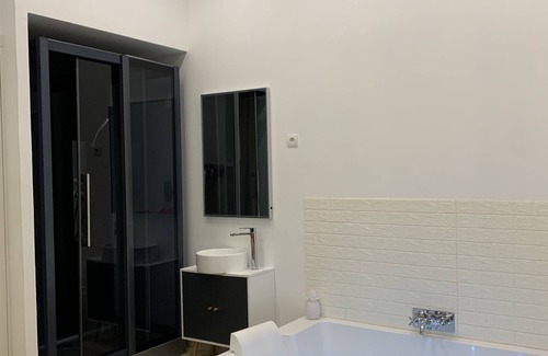 Paroisse Notre-Dame Apartment | Apartment Sauna & Spa - Nahleo Scandinave