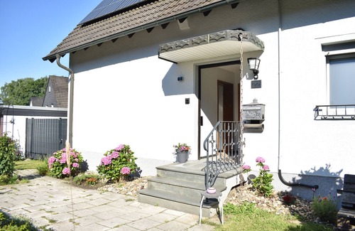 Bottrop Apartment | Apartment 'Schöne Wohnung In Oberhausen' with Wi-Fi