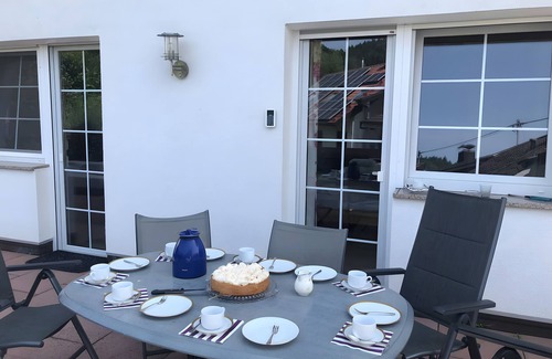 Schuttertal Apartment | Apartment 'Schutterzeit' with Private Terrace and Wi-Fi