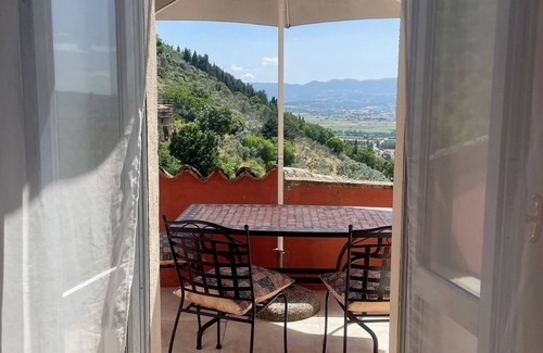 Trevi Apartment | Apartment (Sleeps 2 or 4) with pool and short walk to town