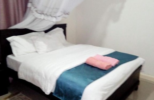 Mbotela Apartment | Apartment Sleeps 6 with Free Parking