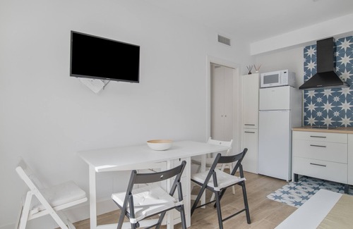 Brena y Marismas de Barbate Natural Park Apartment | Apartment 'Suite 3 In Natural Park' with Shared Pool, Wi-Fi and Air Conditioning