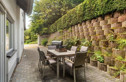 Sellinghausen House | Apartment 'Talblick Sellinghausen' with Mountain View, Private Terrace and Wi-Fi