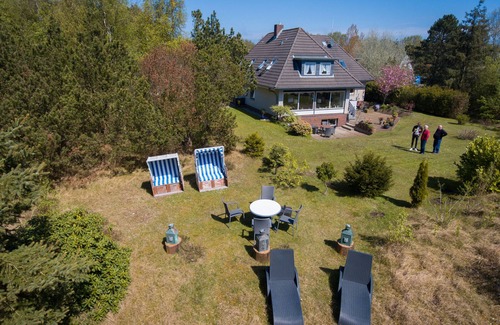 Steenodde Apartment | Apartment 'Tanga' with Shared Garden and Wi-Fi