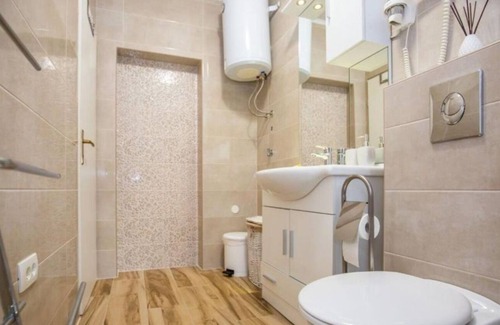 Istok Apartment | Apartment Tattoo - modern & free parking: SA3(3) - Makarska, Riviera Makarska, Croatia