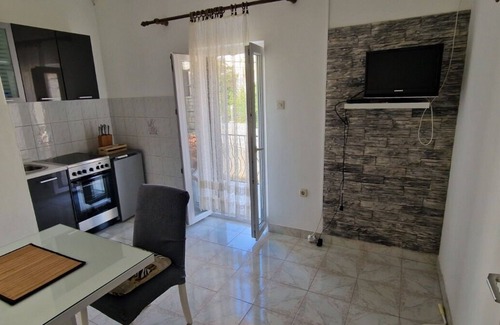 Cove Rogacic Apartment | Apartment Tenara (10208-A1) - Vis - island Vis