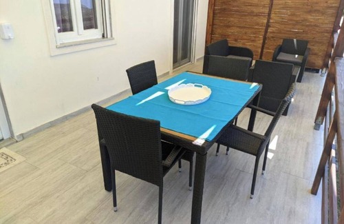 Chortata Apartment | Apartment 'Ventus Athina' with Sea View, Wi-Fi and Air Conditioning