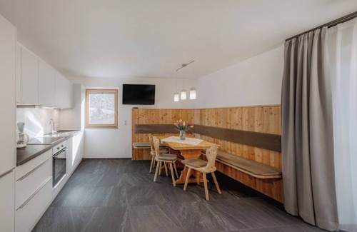 Sluderno Apartment | Apartment 'Vernalhof Apt Sunnaseit' with Mountain View, Shared Terrace and Wi-Fi