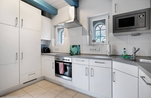 Pellworm Apartment | Apartment 'Vogelkoje' with Private Terrace, Shared Garden and Wi-Fi