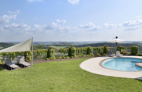 Murisengo Apartment | Apartment 'Voglietti 9' with Shared Pool, Shared Garden and Wi-Fi