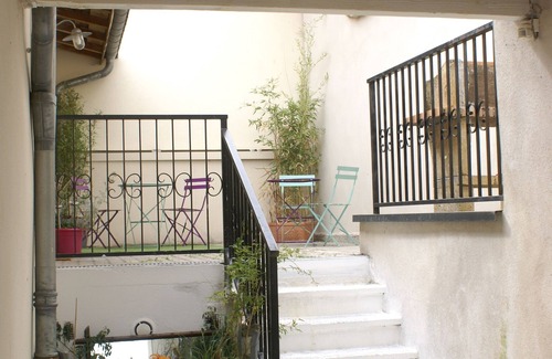 Saulxures-les-Nancy Apartment | Apartment with terrace and courtyard, countryside 15 minutes from the Place Stanislas