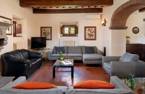 Subbiano Apartment | Apartment with A/C, hot tub, WIFI, sauna, pool, TV, patio, panoramic view, parking, close to Arezzo