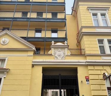 Vinohrady Apartment | Apartment with free garage parking
