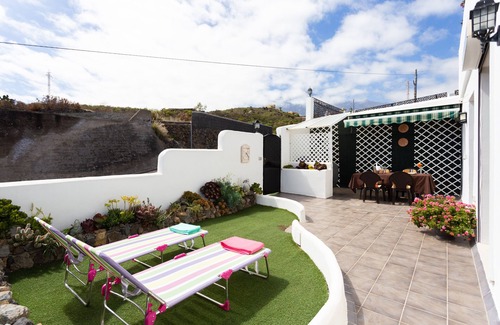 La Guancha Apartment | Apartment with private terrace in villa, beautiful sea and mountain view