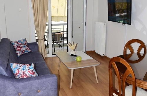 Petralona Apartment | Apartment With Stunning Views - Sleeps 3 & Parking