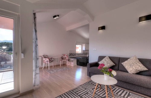 Tomicici Apartment | Apartments Delfin