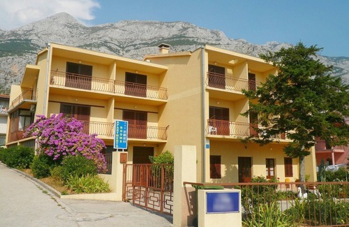 Istok Apartment | Apartments Justina, (16428), Makarska, hr