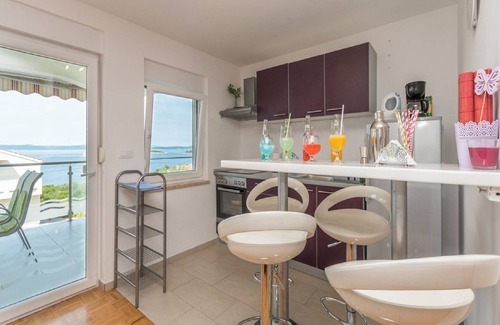 Zdrelac Apartment | Apartments Lilly - Two Bedroom Apartment with Sea View and Terrace