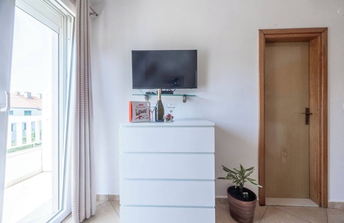 Istok Apartment | Apartments Pero (36191-A2) - Makarska