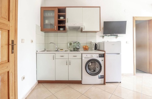 Istok Apartment | Apartments Pero (36191-A3) - Makarska