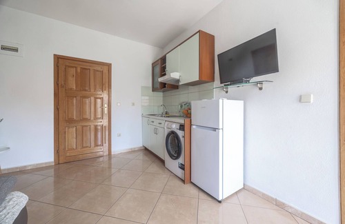 Istok Apartment | Apartments Pero (36191-A3) - Makarska