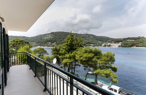 Saplunara Apartment | Apartments Posta - Deluxe One-Bedroom Apartment with Balcony and Sea View