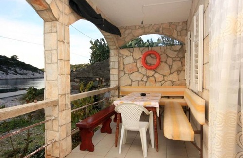 Cove Rogacic Apartment | Apartments Roki (103621-A2) - Vis - island Vis