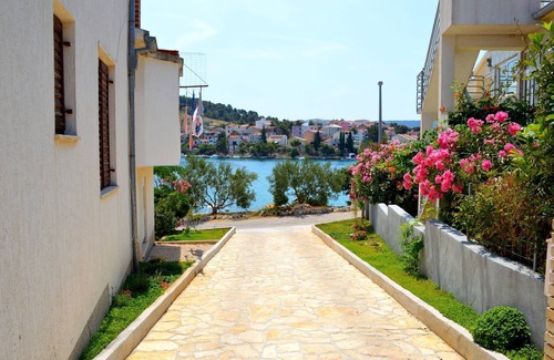 Zaboric Apartment | Apartments Senka (58121-A1) - Zaboric (Sibenik)