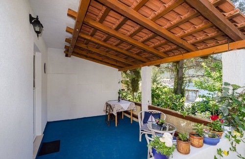 Okuklje Apartment | Apartments Vera - One-Bedroom Apartment with Terrace and Sea View (Rea)