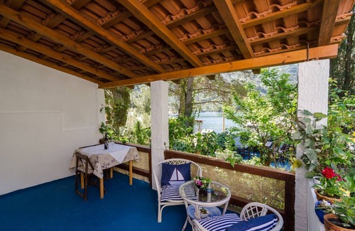 Okuklje Apartment | Apartments Vera - One-Bedroom Apartment with Terrace and Sea View (Rea)