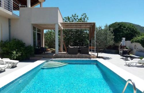 Vela Luka Apartment | Apartments Villa Dona -Two Bedroom Apartment with Shared Swimming Pool