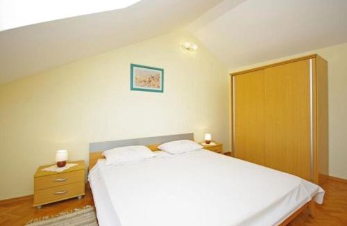 Sumartin Apartment | Apartments Villa Rose - Economy Studio with Sea View and shared Terrace A3 crveni