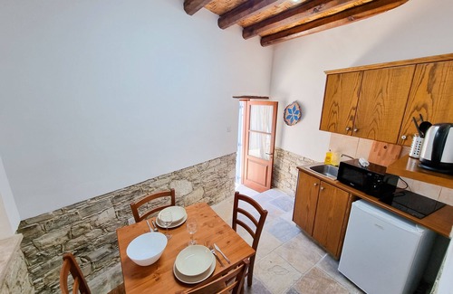 Skarinou Apartment | Aphrodite's Pool Retreat