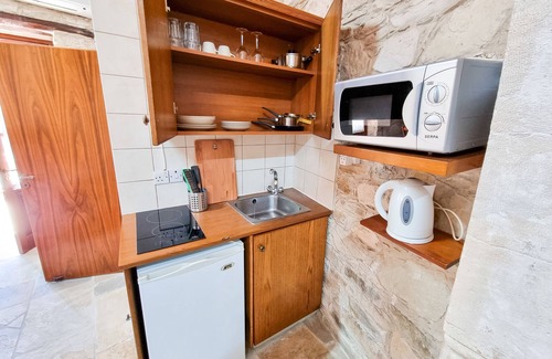 Skarinou Apartment | Aphrodite's Pool Retreat