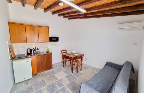 Skarinou Apartment | Aphrodite's Pool Retreat